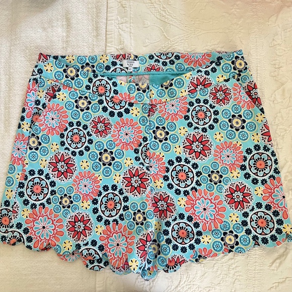 crown & ivy Pants - Crown & Ivy Shorts 20W Plus Size Scalloped Hem 4 Pockets Geometric Print Multi